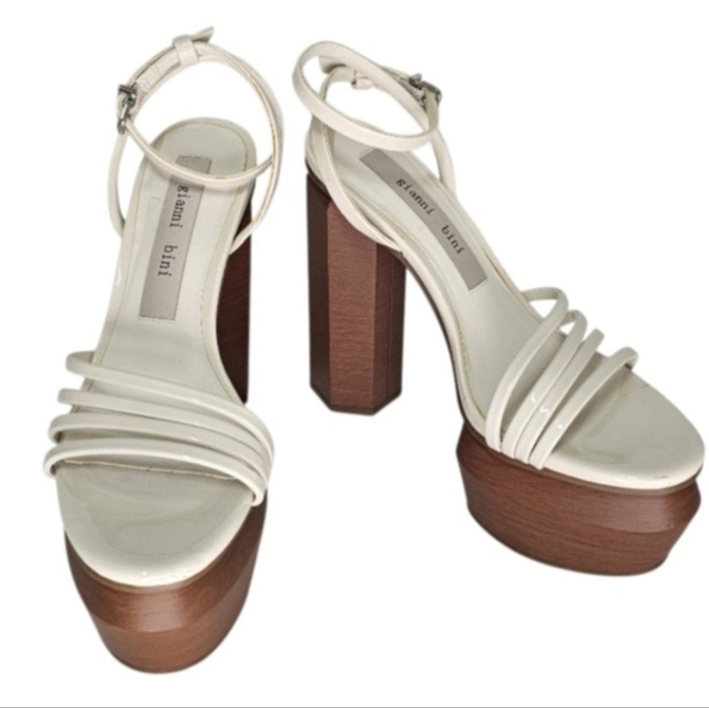 NWT. Gianni Bini Parrish Platform Sandals Ankle Strap. Size 8.5. White